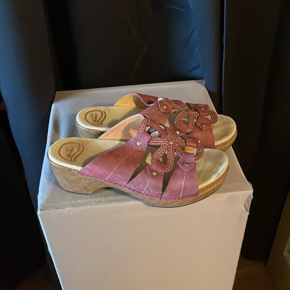 Dansko women’s leather heeled sandals, size 39